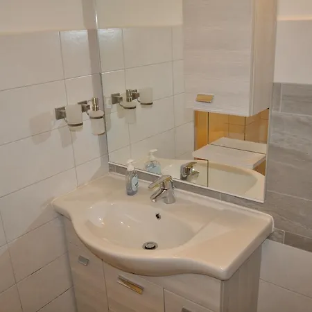 Casa Petrolli 카노비오